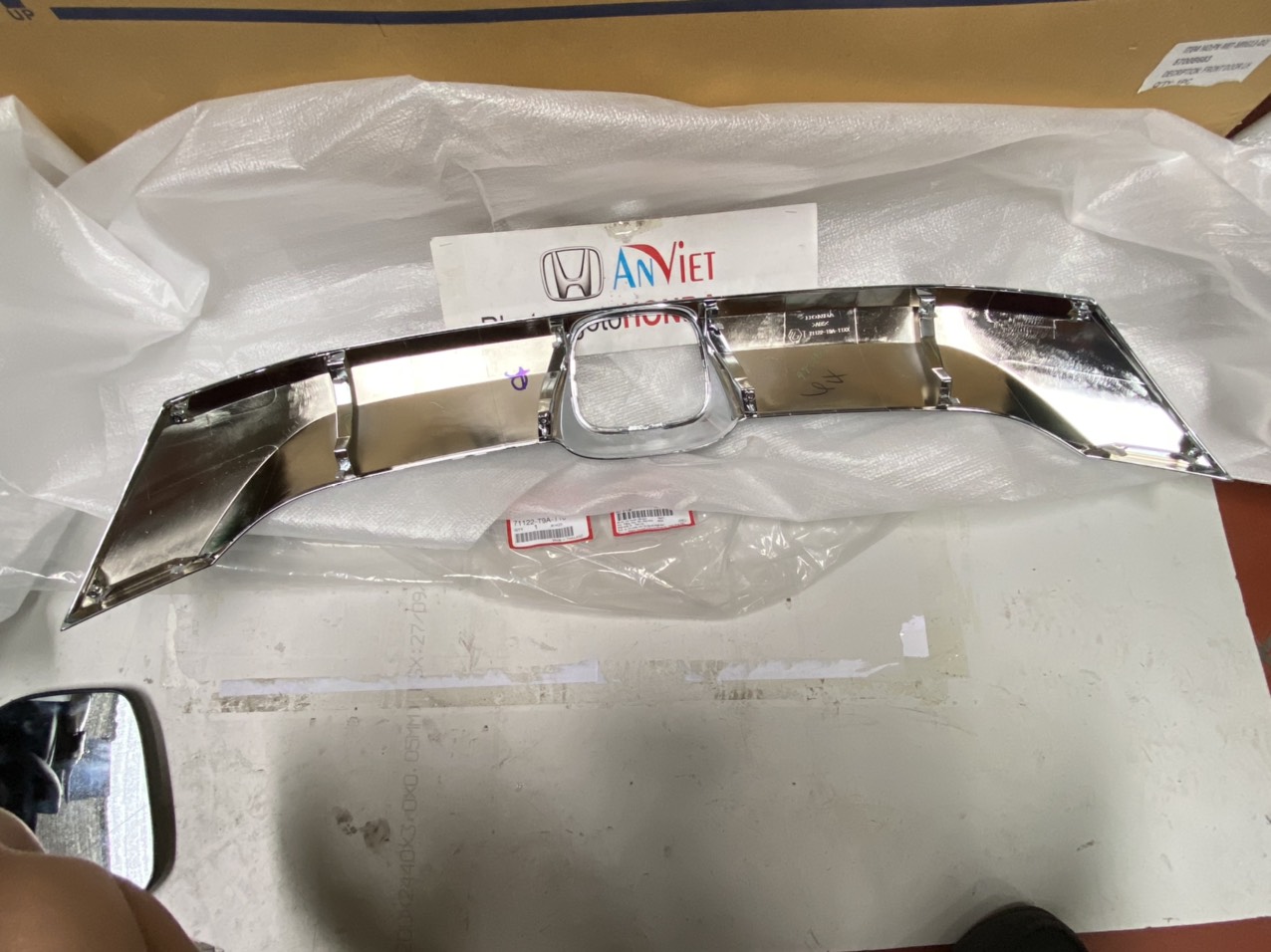 Miếng mạ trên mặt ca lăng xe Honda CITY 2014-2018